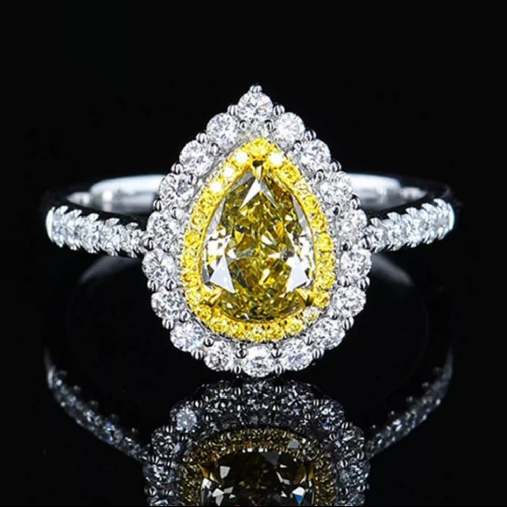 HOST PICK 😍 Gorgeous Yellow Gemstone Ring